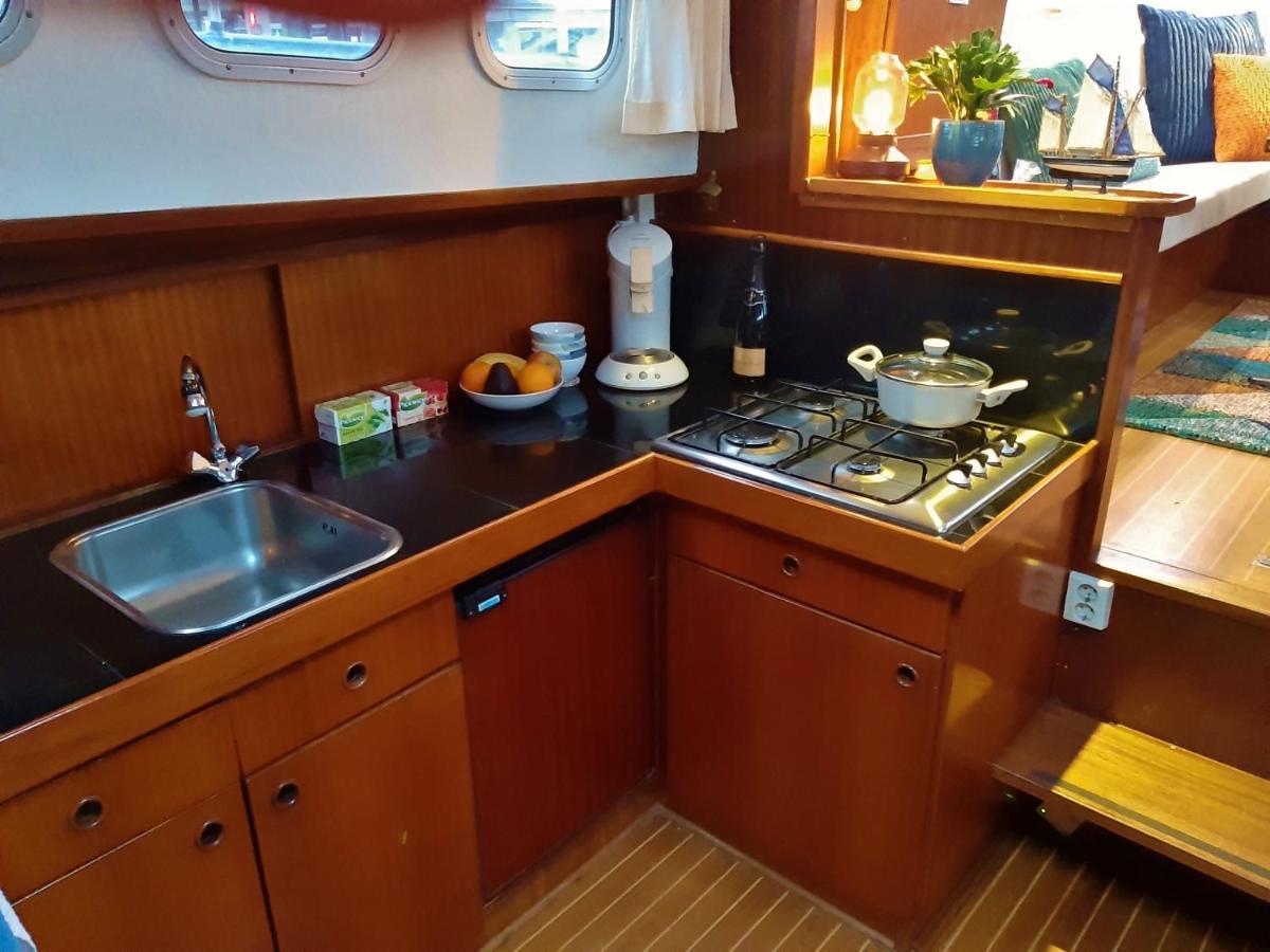 Готель Motor Yacht Almaz Амстердам Екстер'єр фото
